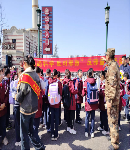 浙江省东阳市横店镇综治办走进横店梦外滩爱国主义教育基地开展反邪教宣传活动 (1)1657.png